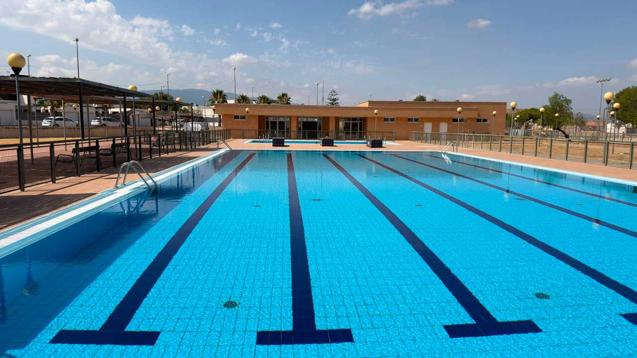 Piscinas de Murcia 2026: calendario oficial, horarios y precios para el verano